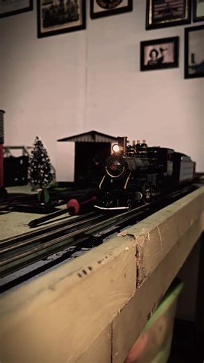 Crazy to think these Lionel pullman coaches were made before a few years before WW2 These are the better part of a century old and are still running around a train track lol #hobby #traincollection #vintagetrains #modeltrains #ghosttrain