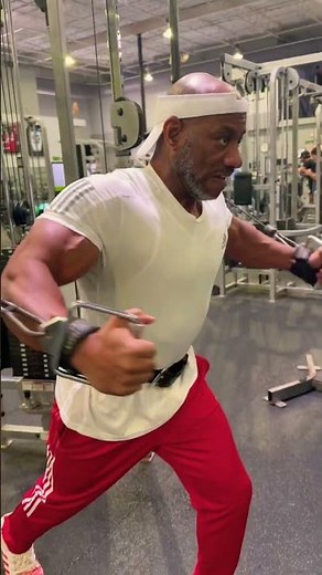 THE BEST FINISHING CHEST EXERCISE!! #bodybuilding #fitness #workout #dexterjackson #blade #chestday