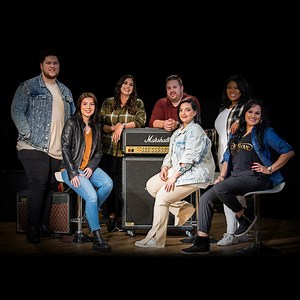 Hay Poder En La Alabanza - Letra - Jesus Worship Center