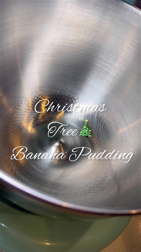Christmas Tree Banana Pudding 🎄🍌 I’ve made this every year for 3 years straight… and of course this is the year I couldn’t find the Christmas trees 😭😂 Still 100% worth the post though! If you got your hands on some this year… THIS is what you should’ve been doing with them 🥰 Also… this voiceover was so janky 😂 It was almost 4 years ago, so not too much on me! 😂 And honestly… I really just be making up stuff to cook 😂 #Christm#ChristmasTreeBananaPuddingP#BananaPuddingy#HolidayDessertsm#Ch