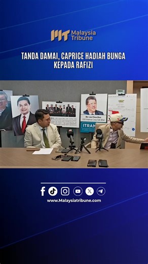 Penyanyi rap dan pempengaruh, Ariz Ramli atau dikenali sebagai Caprice memberi sejambak bunga ros sebagai tanda mahu berdamai bersama bekas Menteri Ekonomi, Datuk Seri Rafizi Ramli berhubung isu kes rasuah berjumlah RM2.5 bilion membabitkan penganugerahan kontrak kepada sebuah syarikat. Beliau juga merayu supaya Ahli Parlimen Pandan itu tidak mengheretnya dalam perang politik berkait isu berkenaan. #malaysiatribune #videoreelsシ #trendingnewsmalaysia | Malaysia Tribune