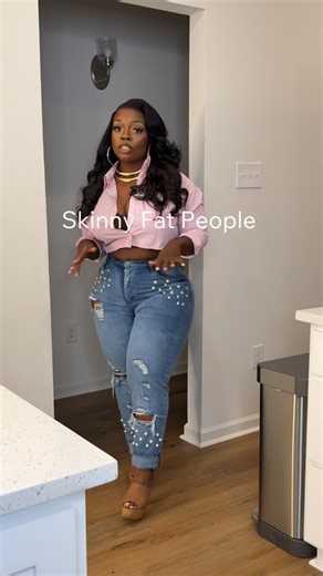 Jessica Green on Instagram: "Being naturally skinny really means nothing… Are you healthy? Are you badly built? Are you toned? Or are you just relying on the fact that you’re “naturally skinny”? Lifting weights isn’t just for weight loss … it’s for anyone trying to shape up, tone up and stay healthy so we can age with grace. DM me “MUSCLE” or click the link in my bio to join my 6-Week Program PS: bundle the customized meal plan for 50% off based on your goal. Do you agree? Does Skinny 🟰 