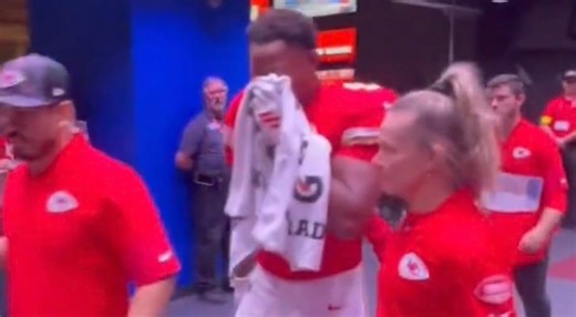 JuJu Smith-Schuster's Nose Was Busted & Bleeding After Postgame Brawl With Lions' Brian Branch [VIDEO]