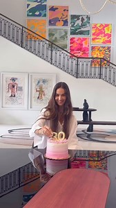 27K views · 122 reactions | Emina Cunmulaj zgjodhi ta festonte kështu ditëlindjen e saj me trendin më viral të momentit ❤️  @eminacunmulaj #eminacunmulaj #happybirthday #birthdaygirl #vipmagazine | Vip-magazine.al | Facebook