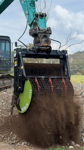 FlipScreen EX144 Screening Bucket screening Drainage Cobble #FlipScreen #Excavator #screeeningbucket