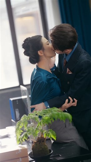 211K views · 2.1K reactions | Cinderella bit his lip #reels #drama #Chinesedrama #hotdrama | 小叭甜剧 | Facebook