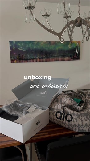 Alo Yoga Try-On Haul and Unboxing Experience