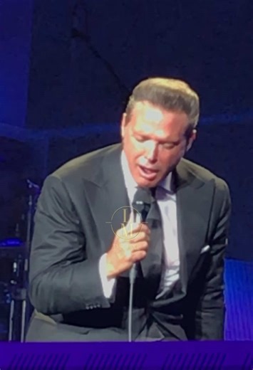 Tú y yo - @Luis Miguel 21 febrero 2018. Un día como hoy, 21 de febrero, pero de 2018 (hace exactamente 8 años), #LuisMiguel daba inicio a una histórica serie de conciertos en el Auditorio Nacional de la Ciudad de México como parte de su exitosa gira “¡México por siempre!”. Este esperado regreso a los escenarios no solo marcó un reencuentro inolvidable con su público, sino que lo llevó a establecer cifras históricas. Durante esa gira en 2018, “El Sol de México” logró realizar 31 presentaciones en