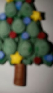 Quilling a Christmas tree 🎄❤️ #diy #quillingpaper #christmastree | Razel Nolasco Lorenzo