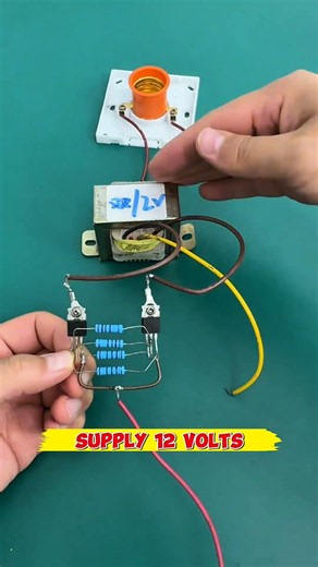 Turn a 12V Battery into 220V Power in an Emergency Mini Inverter #miniinverter #inverter #inverters