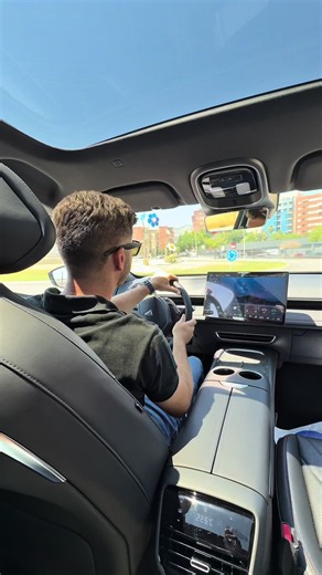 El secreto mejor guardado de Jaén no es el aceite... ¡es este cochazo! 🤫🫒 Brutal por fuera, futurista por dentro. Descubre el Changan Deepal S07, el eléctrico que redefine la comodidad y la tecnología en carretera. 🛸✨. 📍 Te lo ponemos en bandeja en Rolemotor Jaén. Pásate y compruébalo tú mismo. ¡Te va a flipar! 🙌 #Changan#Deepal #DeepalS07