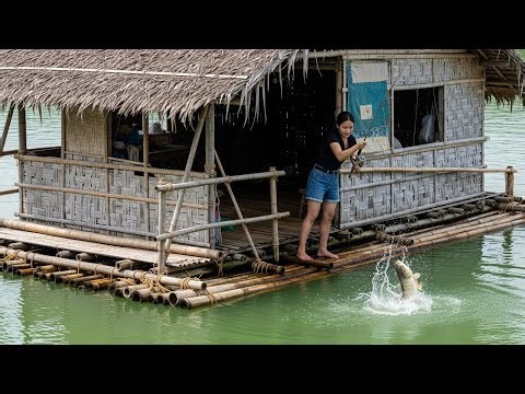 Young Girl Crafts a Bamboo Raft and Lives Off Fishing to Survive in a Wild River