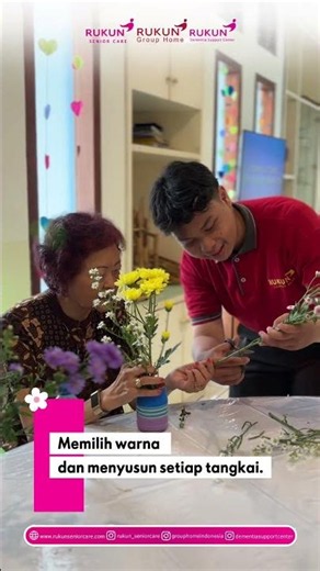 Flower Arranging Therapy | RUKUN Dementia Support Center #dementiasupport #seniorcare