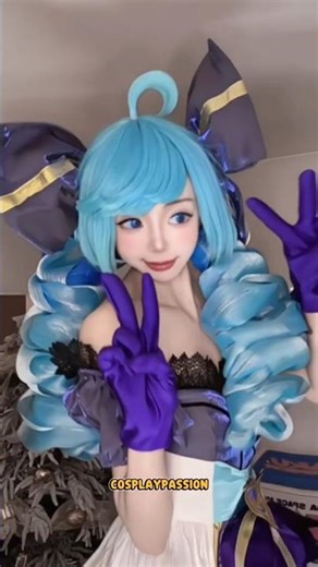 “Blue Anime Idol Cosplay 💙✨ Cute Wink You Can’t Ignore!”
