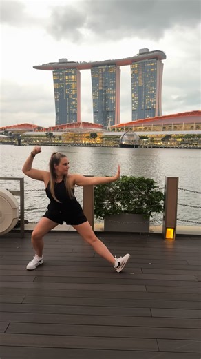 JENNIFER.STAY on Instagram: "SAMMOLAHARI 🤍 > YOGA KONZEPT @steffirohr Sammolahari kannst du einfach & überall praktizieren — ganz ohne Aufwand. Sanfte, fließende Bewegungen, kraftvoll und zugleich weich, aktivieren dein Yin & Yang und unterstützen dich dabei, deinen Körper wieder in Balance zu bringen.Sammolahari lässt dein Herz strahlen wie die Sonne in dir ☀️ ein Gefühl von Liebe, Freude & Geborgenheit darf wachsen. Sammolahari ist nicht einfach irgendein Yoga-Kurs —es ist > Ankommen,Veränder