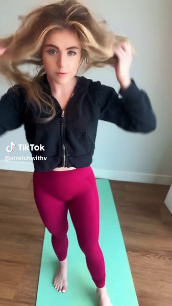 #flexibility #workout #yogagirl #stretching #flexible #fitness #gymmotivation #leggings