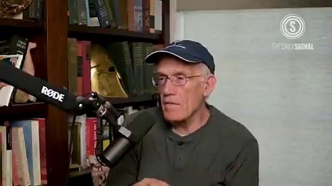 𝐕𝐃𝐇: 𝐓𝐑𝐔𝐌𝐏 𝐈𝐒 𝐒𝐄𝐍𝐃𝐈𝐍𝐆 𝐕𝐀𝐍𝐂𝐄 𝐀 𝐌𝐄𝐒𝐒𝐀𝐆𝐄Victor Davis Hanson is reading Trump's body language — and what he sees is a president recalibrating his inner circle in real time.VDH starts by giving Vance his due. In 2024, Vance "𝘦𝘷𝘪𝘴𝘤𝘦𝘳𝘢𝘵𝘦𝘥 𝘵𝘩𝘦 𝘮𝘢𝘪𝘯𝘴𝘵𝘳𝘦𝘢𝘮 𝘮𝘦𝘥𝘪𝘢," destroyed everyone he debated, and made Walz look like "𝘢 𝘣𝘶𝘧𝘧𝘰𝘰𝘯 𝘩𝘦 𝘪𝘴" — all with surgical calm. His attitude toward opponents was almost generous: "𝘛𝘩𝘪𝘴 𝘪𝘴 𝘢𝘭𝘭 𝘺