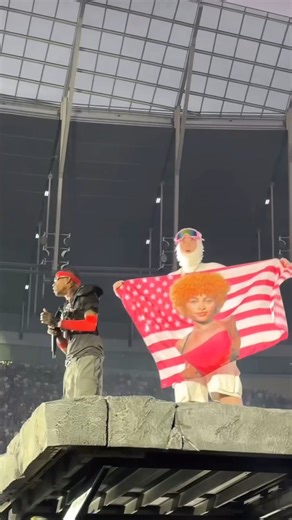 147K views · 2.7K reactions | Travis Scott brought out Ice Spice in London  via: RiotUSA | HipHopDX.com | Facebook