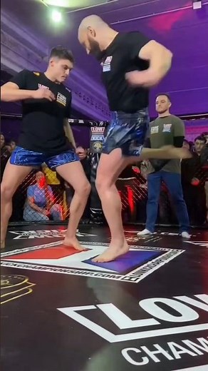 Leg kick damage #streetdefence #lowkick #muaythai