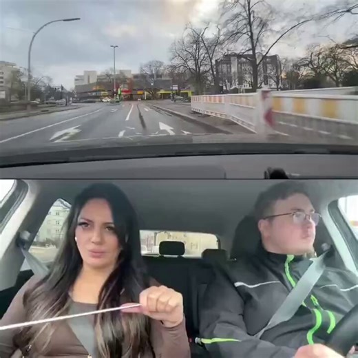 🇹🇷🔴 URGENT —Un instructeur d’auto-école turc menace un élève avec un ton autoritaire, le déstabilisant complètement.La vidéo est devenue virale en raison de la réaction totale de l’élève. (F)