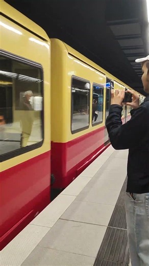 Ausfahrt S-Bahn Berlin Linie S15 zum Gesundbrunnen via Wedding