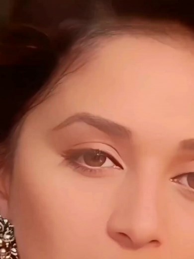 Madhuri Dixit Dance in Film Dil To Pagal Hai