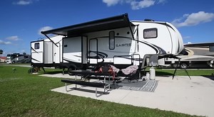 This 5th Wheel RV Is No Different From a House and Manages To Accommodate a Family of Six