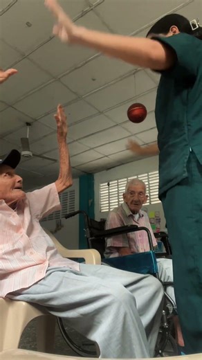 EJERCICIOS CON LOS ADULTOS MAYORES