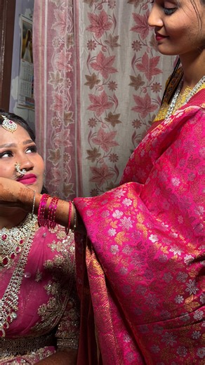 Sameena Makeup Artist | Ma vinni papa saree ceremony ❤️ Stand details kavalantey msge cheyandi small stand Videos undali avarini redy chesina adey mana makeup... | Instagram