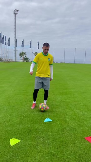 Fast Feet 🤩 #footballer #soccerskill #viral