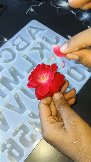 S letter resin art 💗 #trendingshorts #resin art #shortfeed #crafts #art