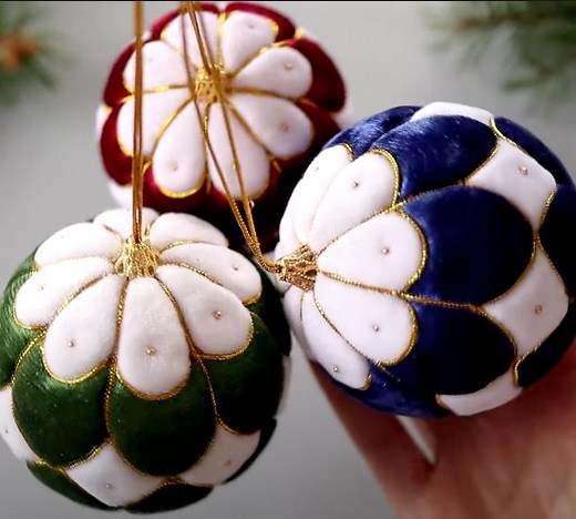 Royal velvet ball ornaments😍 Partner: Milena youtube.com/user/MiLenaKanzashi | MetDaan DIY