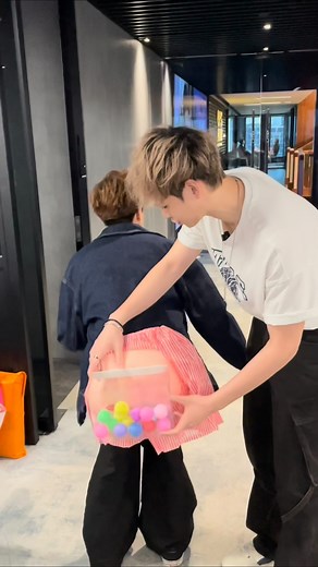 All About Wrongs on Instagram: "AAW男丁們💥腰力的考驗！！ All pass🉐🉐🉐 仲有一日限定 #Andy伯 🤣 大家有咩challenge想睇都可以tag我地咖🫶🏻 #AAW_ON9Challenge @andylai_219 @darkwong0812 @aidenhcs @chutin_is_coming"