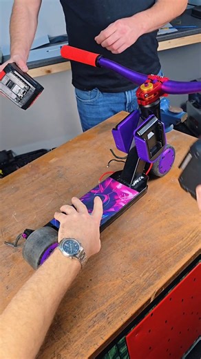 Arbusa Productions | DIY Mini Elektrofahrzeuge on Instagram: "Kleinster E scooter der Welt. Selber bauen. #escooter #diy #scooter #scooters #ninebot #kukirin @toolbrothers_com"