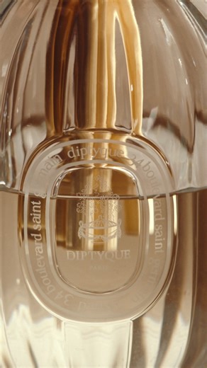 A ritual of suspension. With its glass stopper, the fragrance diffuser lets you master the room’s atmosphere. Pause the scent, or let it unfold. The story continues at your will. https://bit.ly/4sHDg9G | diptyque