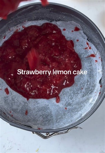 The softest strawberry & lemon cake! 🍓🍋 I really didn’t know how this would turn out, but it was DELICIOUS and so moist 😍 Recipe For the strawberry base: 350g frozen strawberries 1tbsp lemon juice 6tbsp granulated sugar 2tbsp water For the cake: 130g sugar Zest of one lemon 2 eggs 50ml oil 50g melted butter 80g yogurt 1/2tsp vanilla 150g plain flour 1/2 tsp baking powder 1/2 tsp baking soda Prepare tin: grease and line an 8inch cake tin with baking paper (tin with removable base) Prepare the 