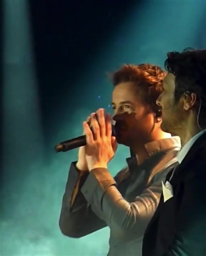 Λοιπόν!! 15 χρονών το Πόσο ωραία μάτια έχεις.. Μου βγήκαν οι στίχοι και η μουσική σε 5 λεπτά. ΟΝΤΩΣ! Ένα τραγούδι που δεν εγινε καν βιντεο κλίπ,κιόμως ο κόσμος μέσα απο την ερμηνεία του @giannisploutarhos το αγάπησε αμέσως. Μετά απο χρόνια εγινε διασκευή ντουέτο ,με την κόρη του ,και πάλι αγαπήθηκε το ίδιο δυνατά,ίσως και πιό πολύ. Εδώ το τραγουδάμε μαζί όταν καναμε μια υπέροχη συνεργασία σε Αθήνα και Θεσσαλονίκη . Σας αγαπώ.