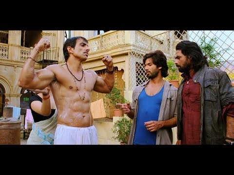 Aisi Body Banane Main Kitna Time Lagega - Shahid Kapoor, Sonu Sood Action - R Rajkumar Scene 1