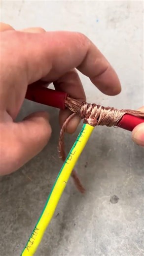 Most people don’t know this cable splice method#electrician #electricalwork #wiringtips