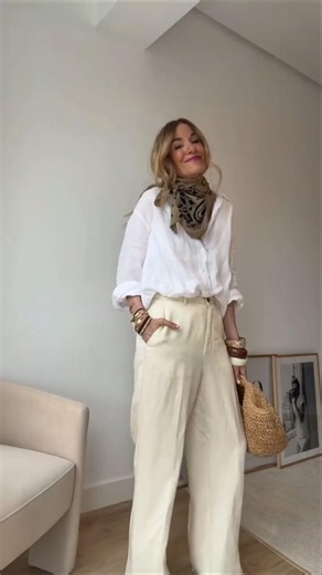 Tres Formas de Usar Un Pañuelo Paisley Caqui Con Camisa de Lino Blanca #fashiontrends #outfitideas