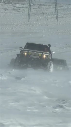 Toyota Land Cruiser Off-road in extreme snow conditions #offroad #snow #winter
