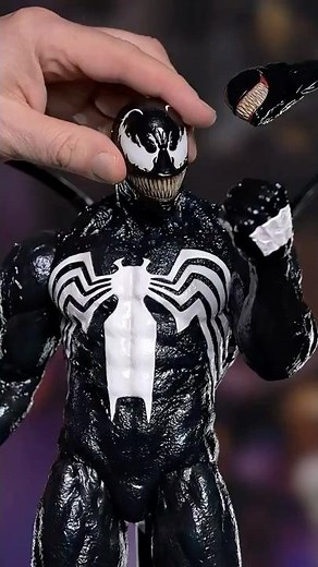 Posing $400 Hot Toys Venom Figure 🔥