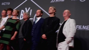 In einem goldenen Abend haben wir die Weltpremiere der 4. Staffel gefeiert! Ab 8. Oktober Sky Deutschland X-Filme Creative Pool GmbH ARD Mediathek & Das Erste ARD Degeto Betafilms Medienboard Berlin-Brandenburg Film- und Medienstiftung NRW @stefan arndt #uweschott Michael Polle Achim von Borries #henkhandloegten Tom Tykwer #volkerkutscher #bettinevonborries #khyanaelbitar Volker Bruch Liv Lisa Fries Hannah Herzsprung Meret Becker Ronald Zehrfeld Fritzi Haberlandt #jördis.triebel Trystan Pütter O