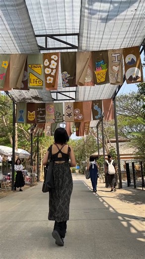 309K views · 2K reactions | 清邁神級市集，好買、好逛、好Chill。感謝旅遊攝影師 Queenie 擔任特派小編 與我們分享更多清邁的美好 | Vacio 姐妹花泰國深度旅遊 | Facebook