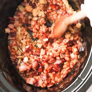 🍽️✨ Get ready to savor a delightful dish with this amazing recipe for Crock-Pot Grandma's Famous Baked Beans! 😋👵 With only 5 easy ingredients, these beans are sure to impress your guests and become an all-time favorite! Don’t miss out! Find the link to the recipe and instructions in the first comment below 👇👇👇 | Crock-Pot Ladies