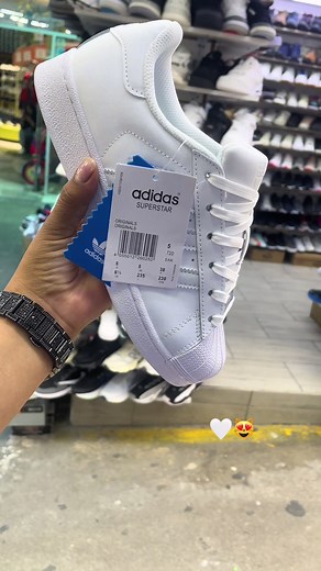 Adidas Superstar Blancas: Estilo y Comodidad