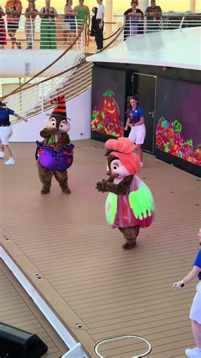 I hope your weekend is as fun as these two crazy chipmunks! 🐿️😂💚 Chip & Dale ALWAYS steal the show! 🐿️✨ #chipanddale #halloweenonthehighseas #disneycruise #dcl #vibe