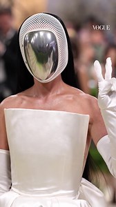 ケイティ・ペリーのステラ・マッカートニー・ドレス｜メットガラのサプライズルック