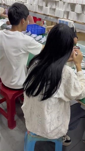 Inside the Heart of Shenzhen's Electronics Factory - Real Shots