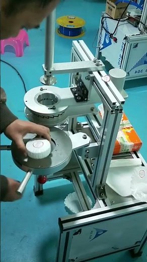 Manual round soap pleat wrapping machine